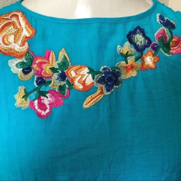 🆕Alyx Floral Embroidered Short Sleeve Top🆕 - Picture 4 of 7